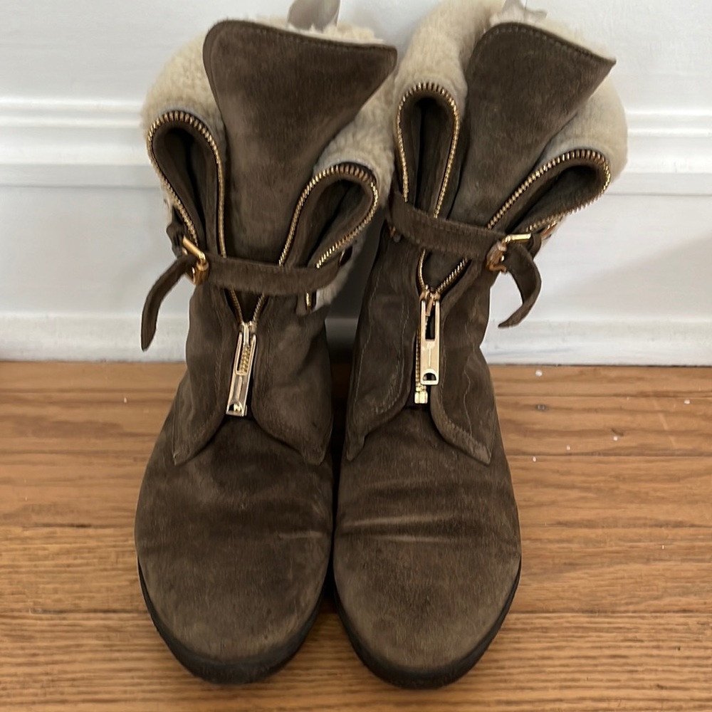 Burberry fall/winter shearling suede boot size 38